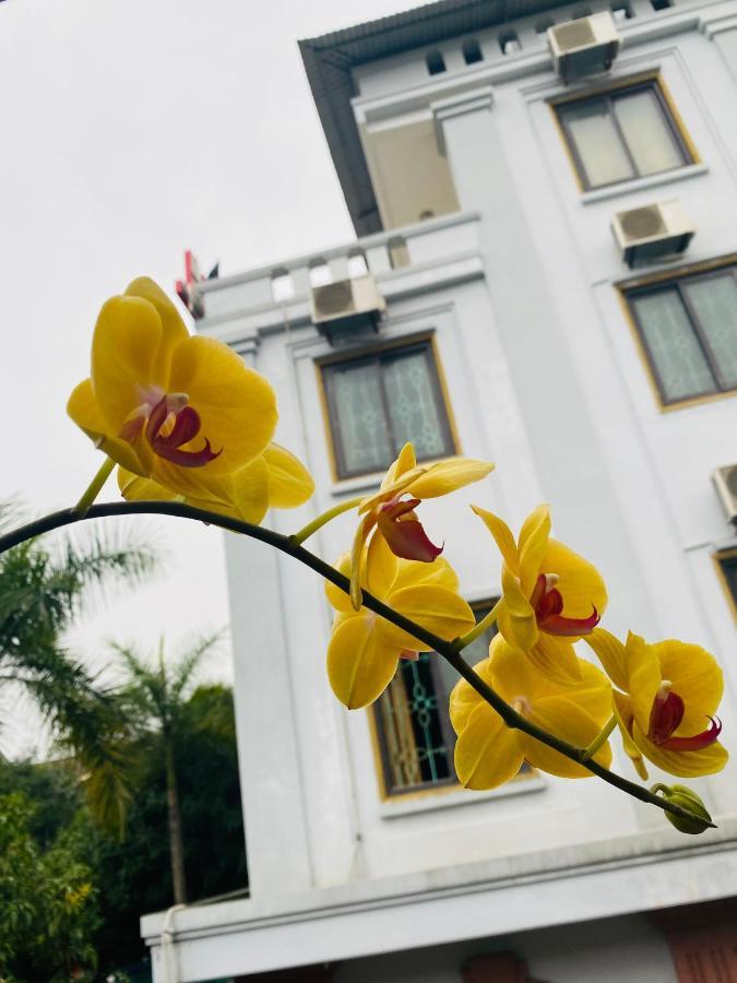 Khach San Ami Hotel Vinh Bagian luar foto